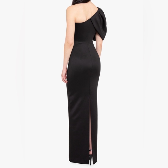 Black Halo Egan One Shoulder Gown - Picture 4 of 14